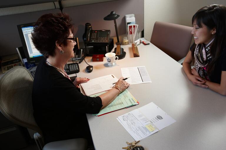 Student speaks to a advisor